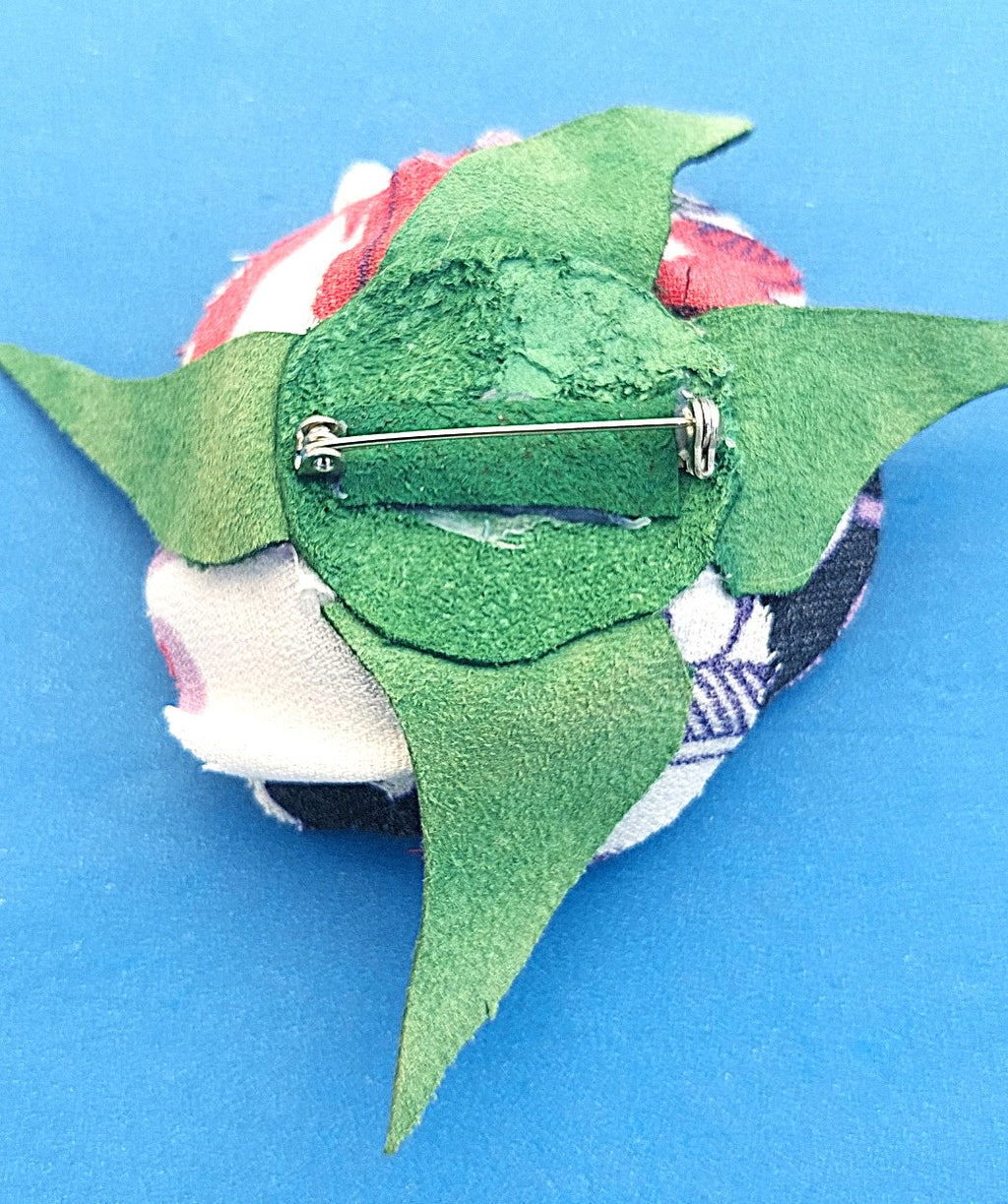 Broche Rose - Flowers rouge, noir & blanc