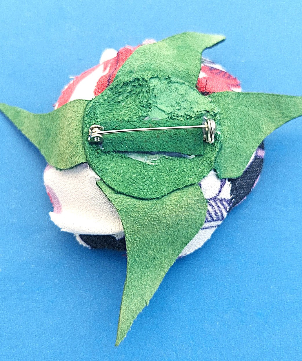 Broche Rose - Flowers rouge, noir & blanc
